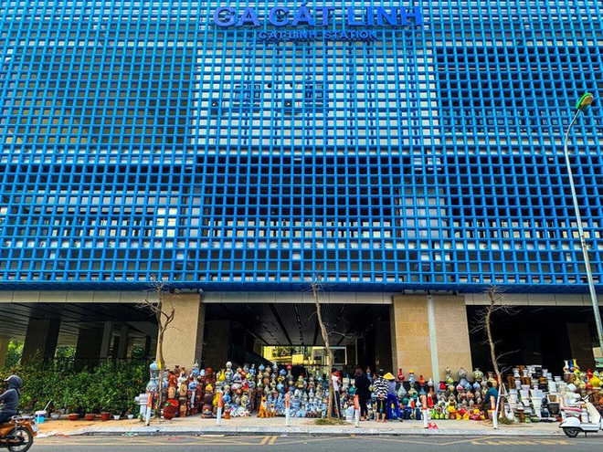 Cận cảnh nhà ga đường sắt Cát Linh - Hà Đông thành chợ cây cảnh - Ảnh 4.