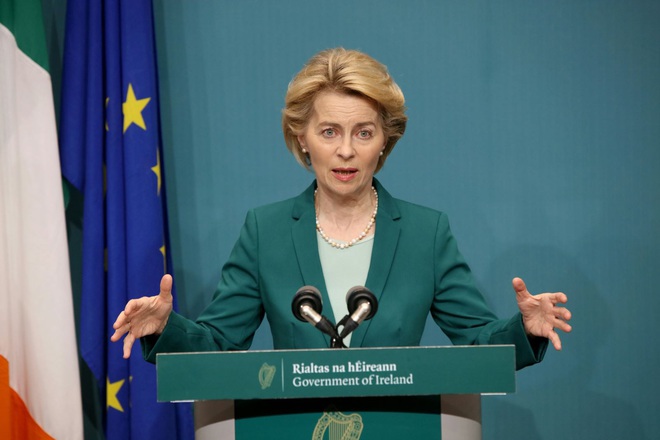 Nữ hoàng Elizabeth Đệ nhị ký dự luật Brexit đưa Anh rời EU - Ảnh 2. Nữ hoàng Elizabeth Đệ nhị ký dự luật Brexit đưa Anh rời EU - Ảnh 2.