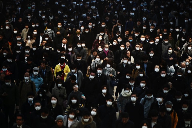 7 ngày qua ảnh: Người Nhật đứng chờ đông nghịt tại ga tàu điện ngầm - Ảnh 2.