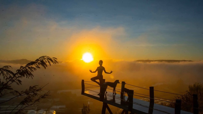 Bộ ảnh tập Yoga vòng quanh thế giới tuyệt đẹp, danh tính của nhân vật chính còn gây bất ngờ hơn - Ảnh 4.