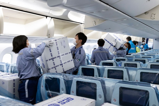 Không có hành khách, hãng hàng không Nhật Bản lấp đầy mọi chỗ ngồi trên máy bay bằng khẩu trang và vật tư y tế - Ảnh 5.